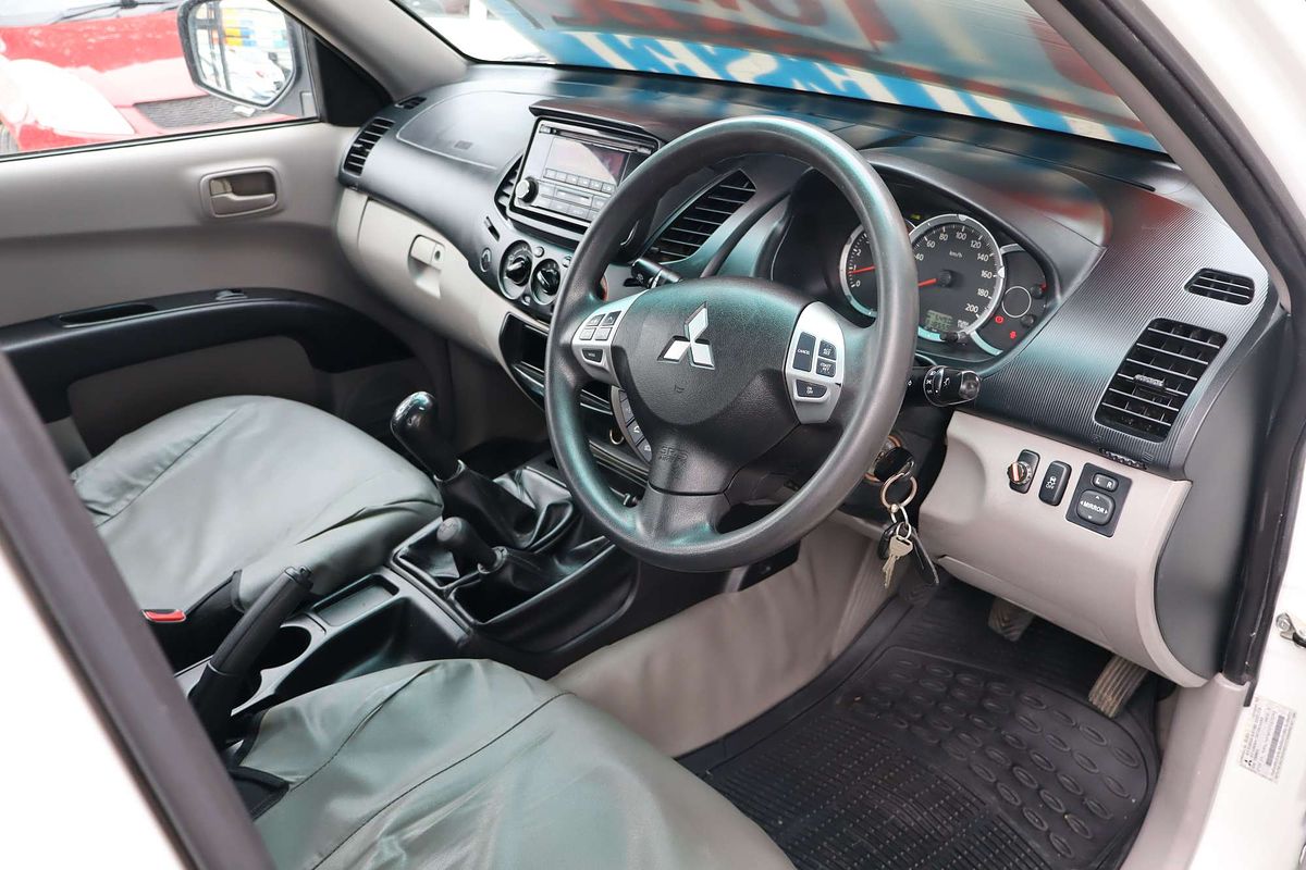 2015 Mitsubishi Triton GLX MN 4X4