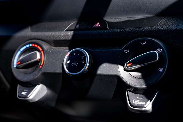 2022 Kia Stonic Lx 1.4P/6At