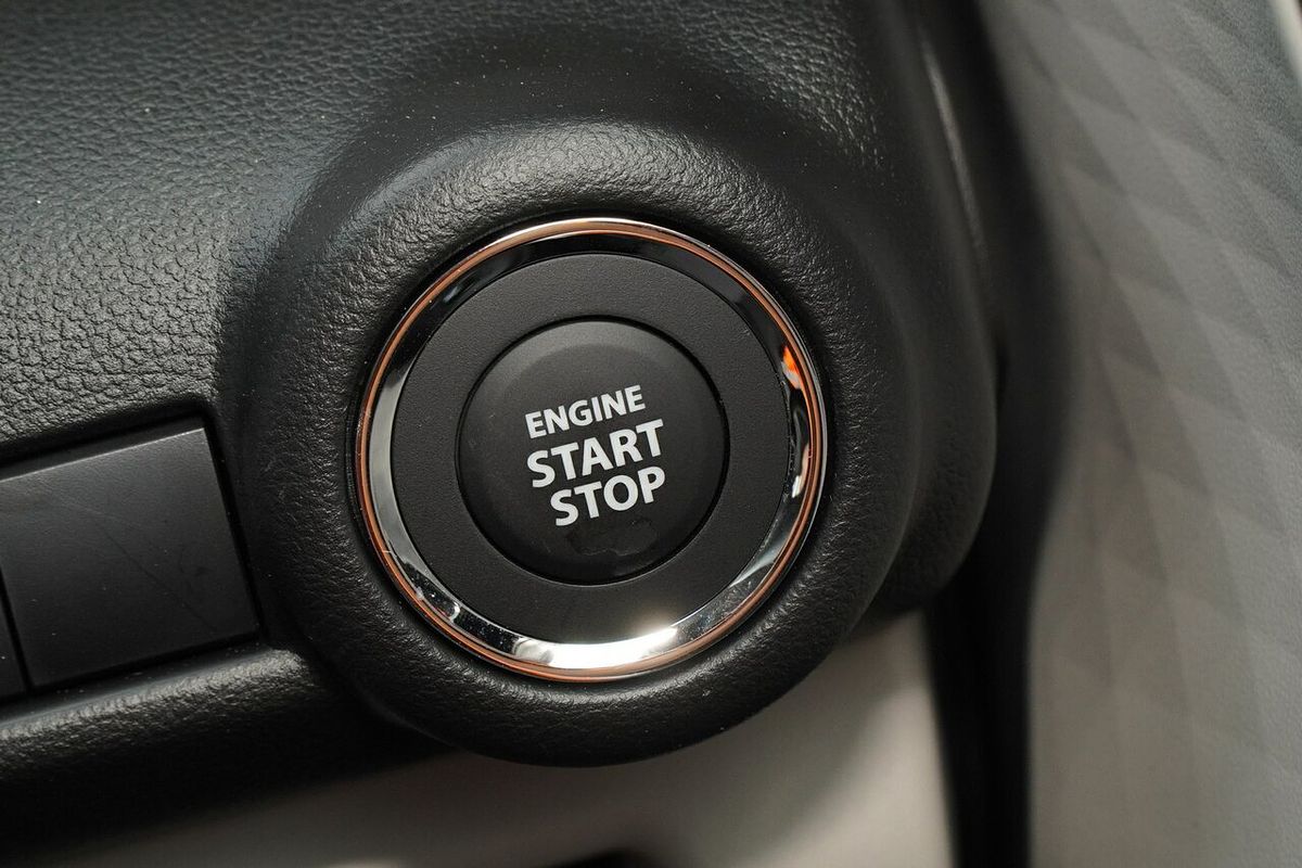 2025 Suzuki Swift Hybrid GLX UZ