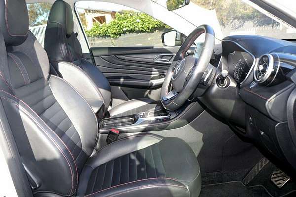 2023 MG HS Essence X SAS23