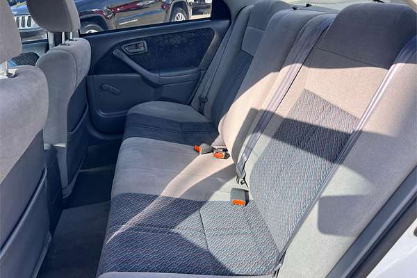 2001 Toyota Camry CSi SXV20R (II)