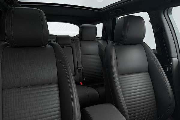 2025 Land Rover Discovery Sport P250 Dynamic SE L550