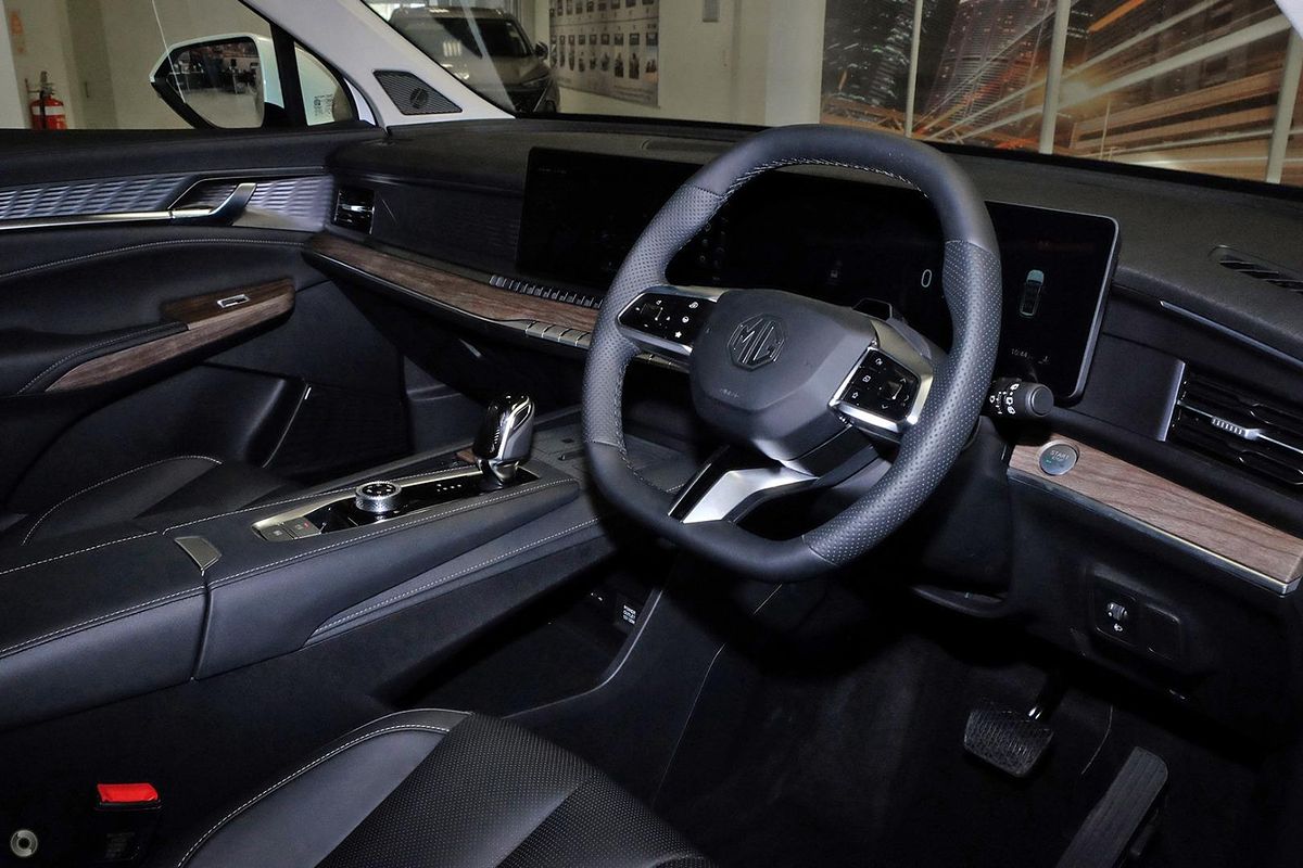 2025 MG QS Essence IS31