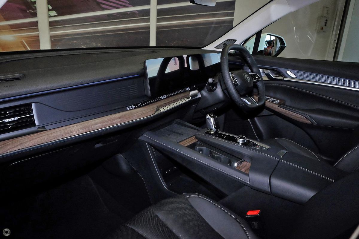 2025 MG QS Essence IS31