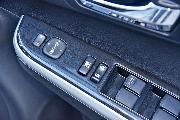 2016 Toyota Camry ATARA SL ASV50R MY16