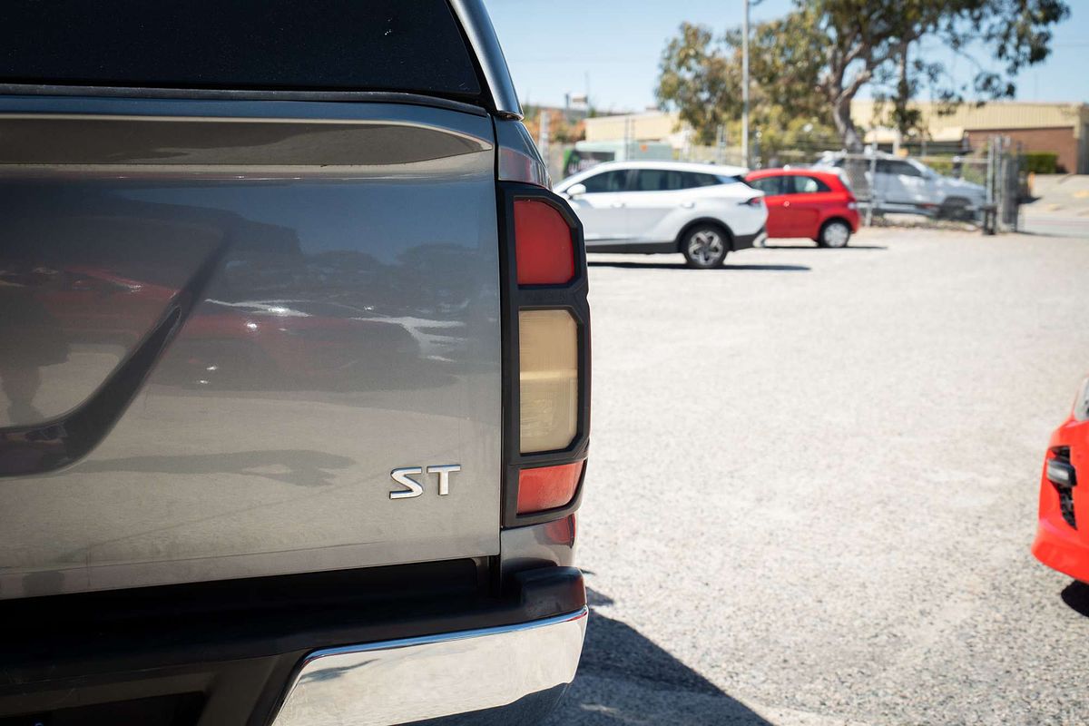 2015 Nissan Navara ST D23 4X4