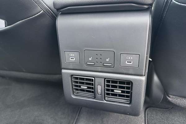 2025 Subaru Solterra AWD Touring E1-1