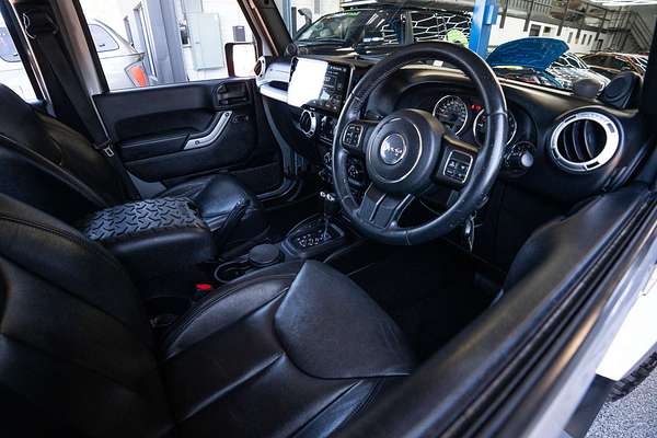 2014 Jeep Wrangler Unlimited Overland JK