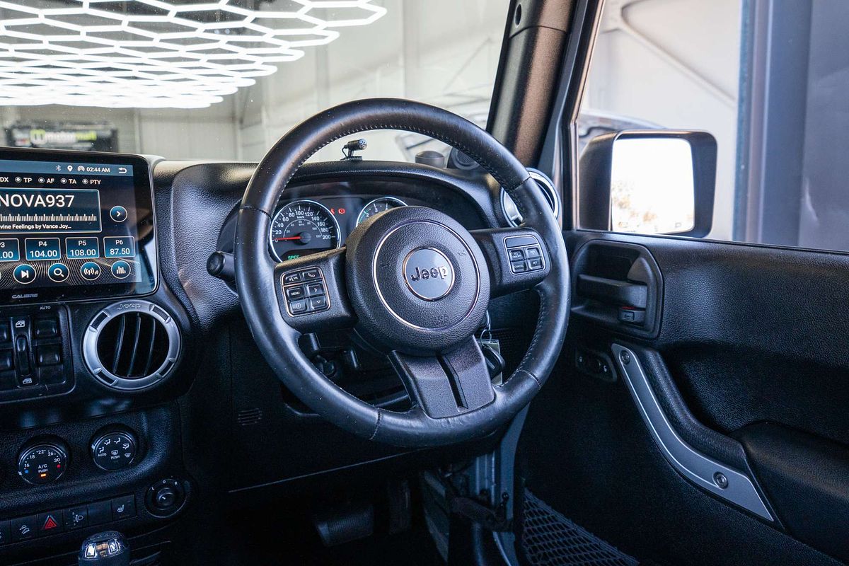 2014 Jeep Wrangler Unlimited Overland JK