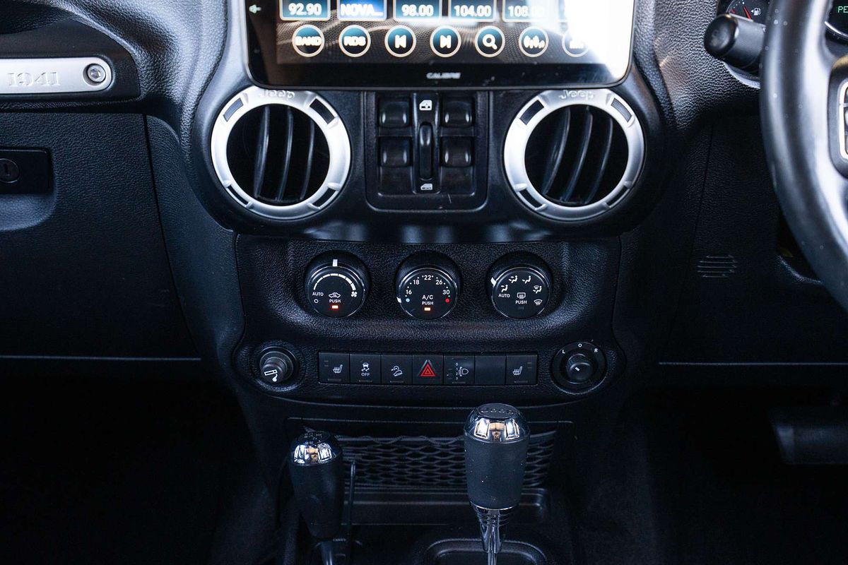 2014 Jeep Wrangler Unlimited Overland JK