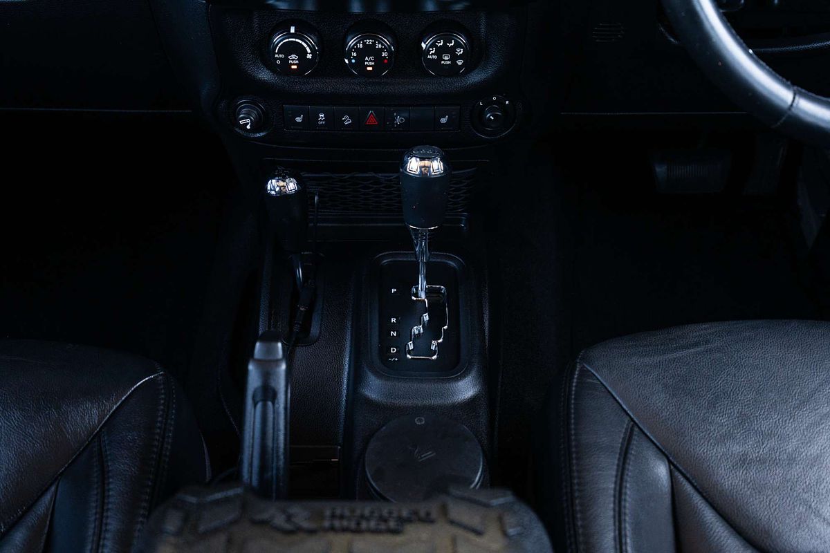 2014 Jeep Wrangler Unlimited Overland JK