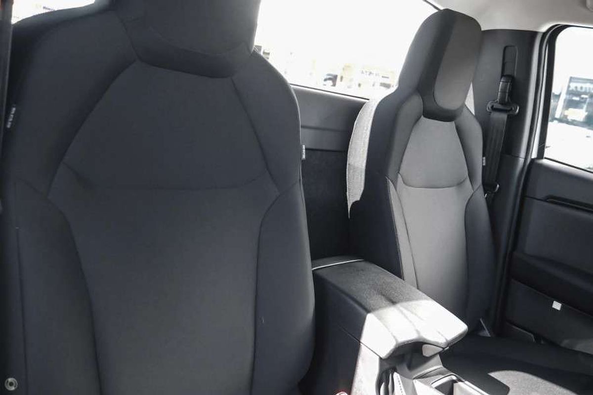 2025 Isuzu D-MAX SX 4X4