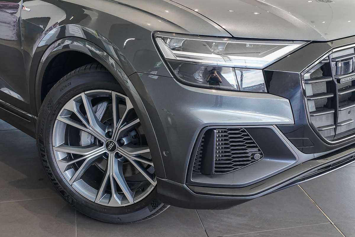 2022 Audi Q8 55 TFSI S line F1