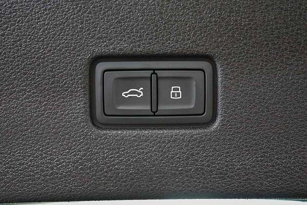 2022 Audi Q8 55 TFSI S line F1