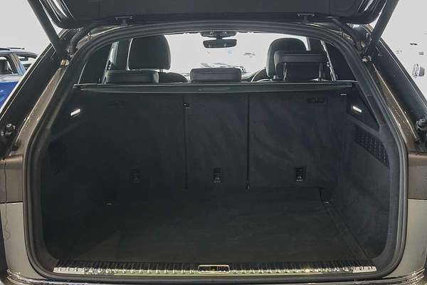 2022 Audi Q8 55 TFSI S line F1