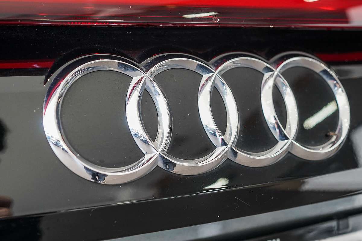 2022 Audi Q8 55 TFSI S line F1