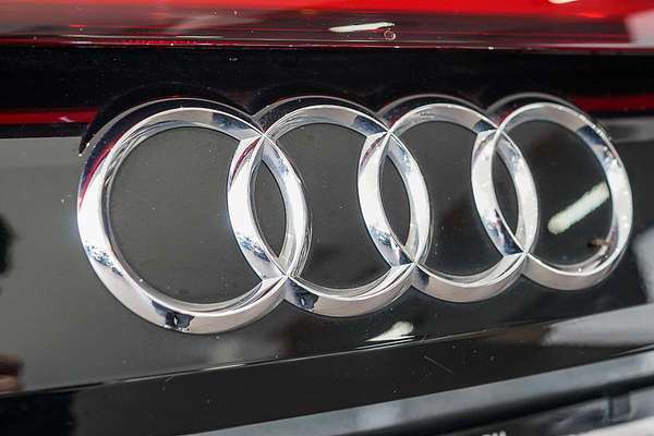 2022 Audi Q8 55 TFSI S line F1