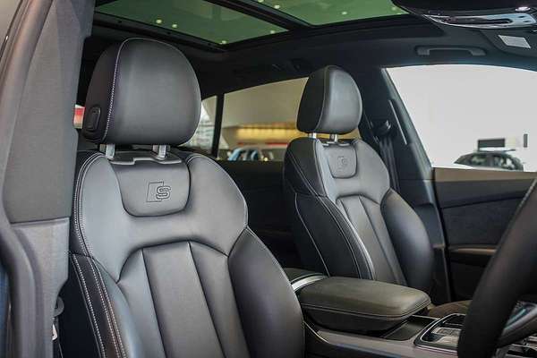 2022 Audi Q8 55 TFSI S line F1