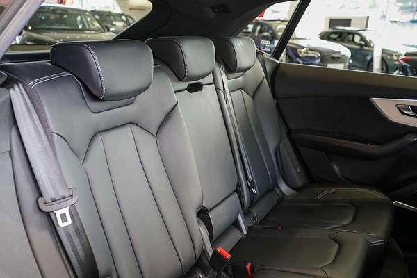 2022 Audi Q8 55 TFSI S line F1