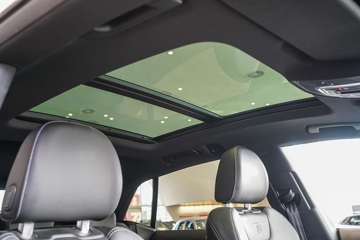 2022 Audi Q8 55 TFSI S line F1