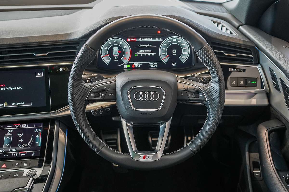 2022 Audi Q8 55 TFSI S line F1