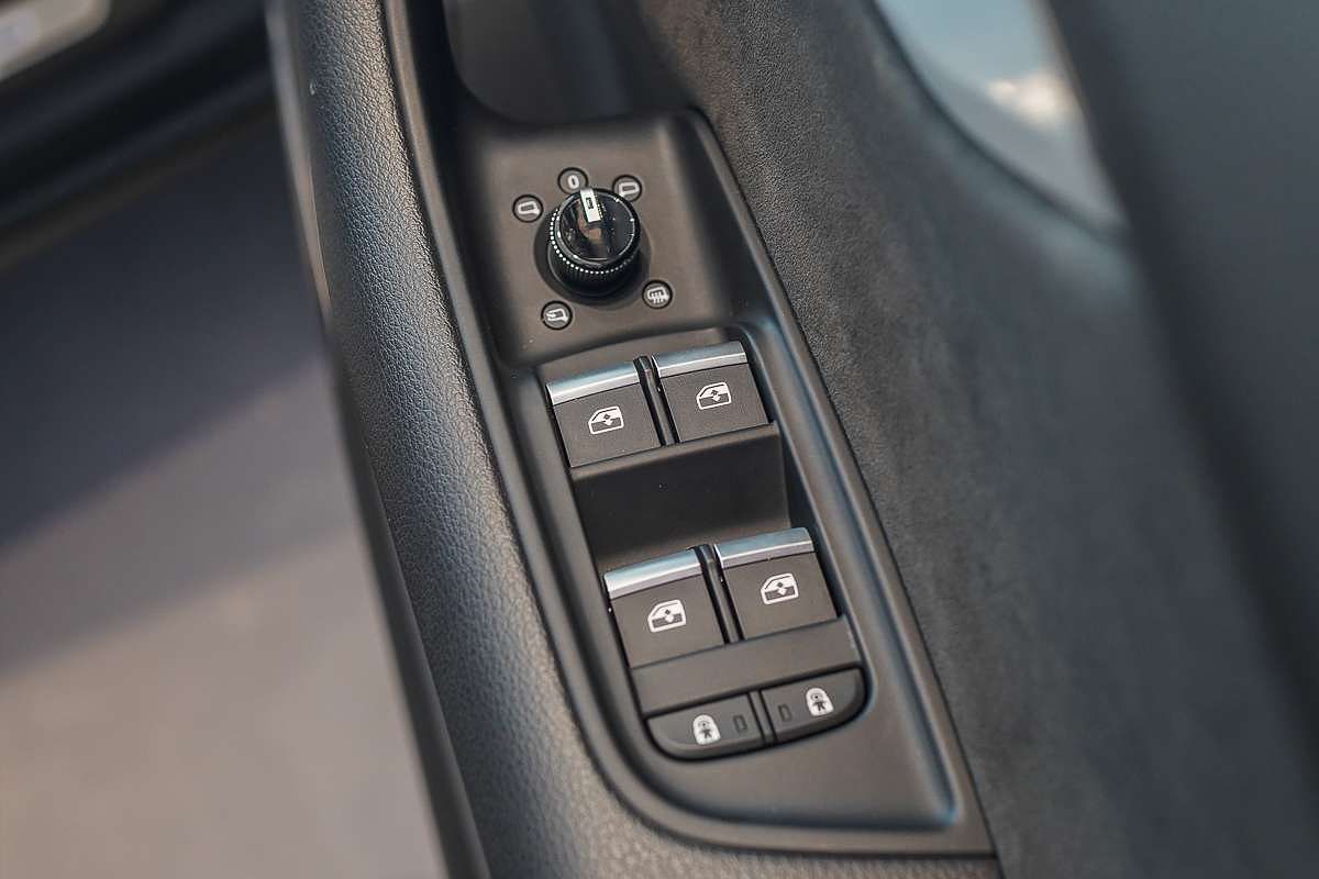 2022 Audi Q8 55 TFSI S line F1