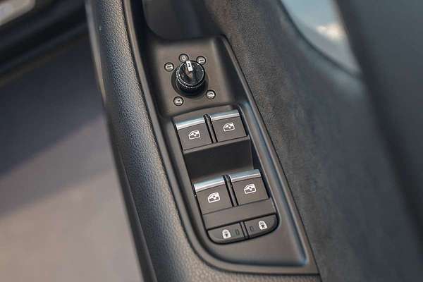 2022 Audi Q8 55 TFSI S line F1