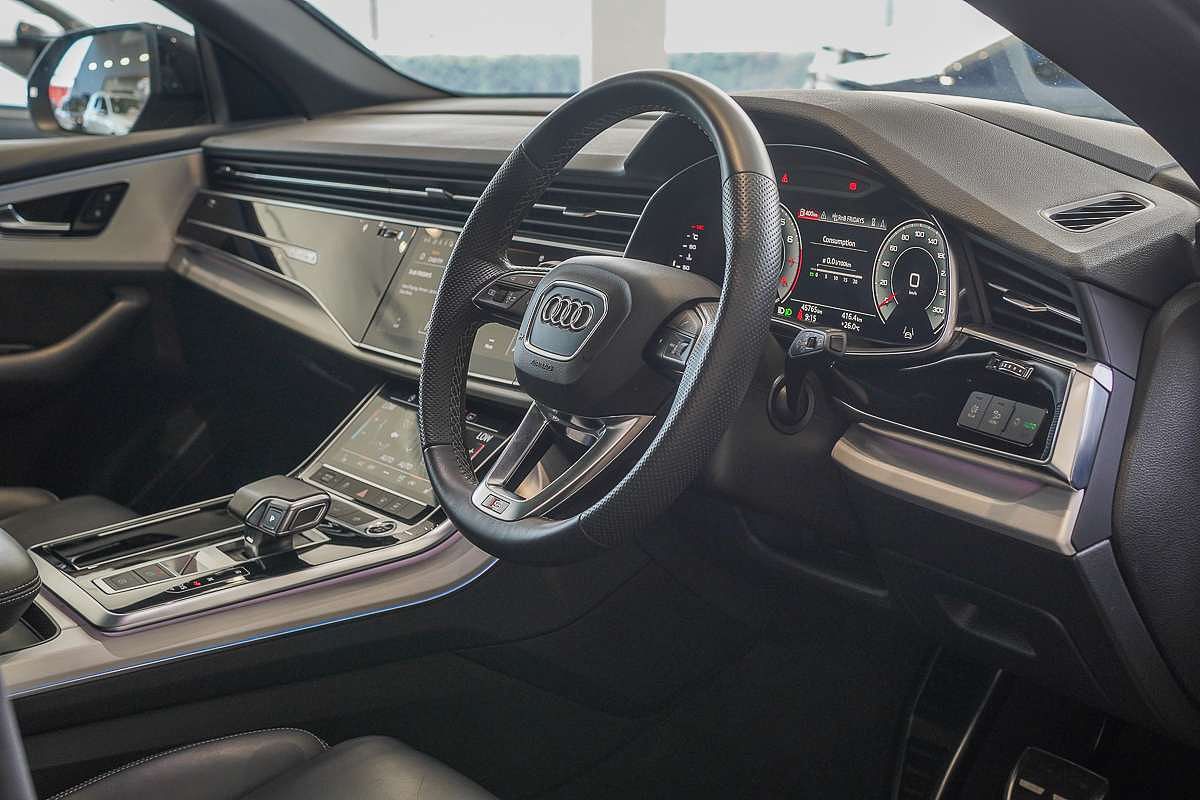 2022 Audi Q8 55 TFSI S line F1