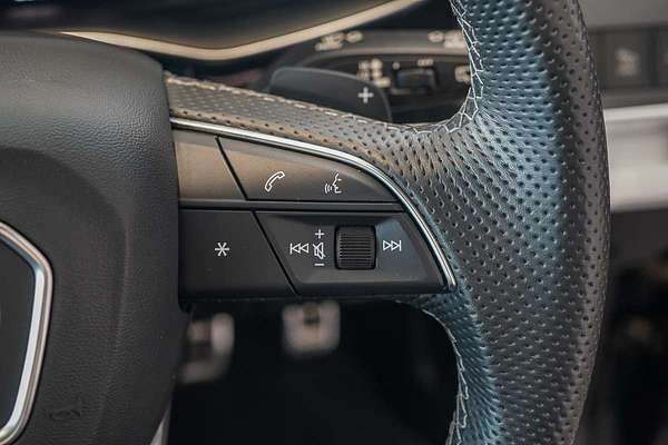 2022 Audi Q8 55 TFSI S line F1