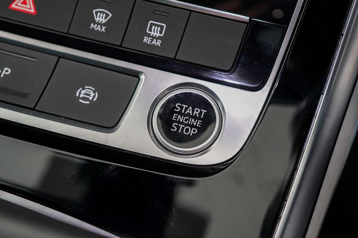 2022 Audi Q8 55 TFSI S line F1