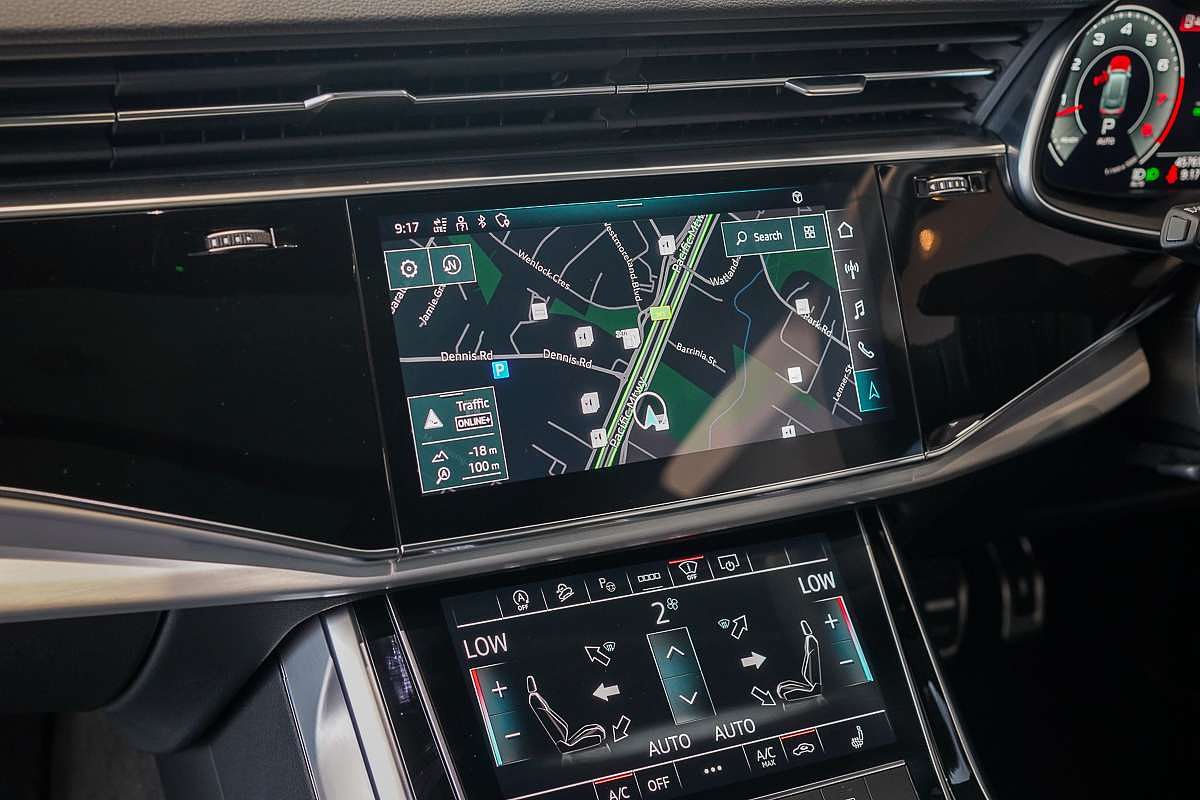 2022 Audi Q8 55 TFSI S line F1