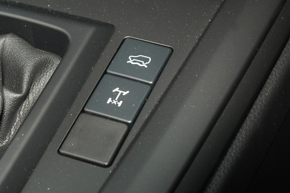 2025 Isuzu D-MAX SX  4X4