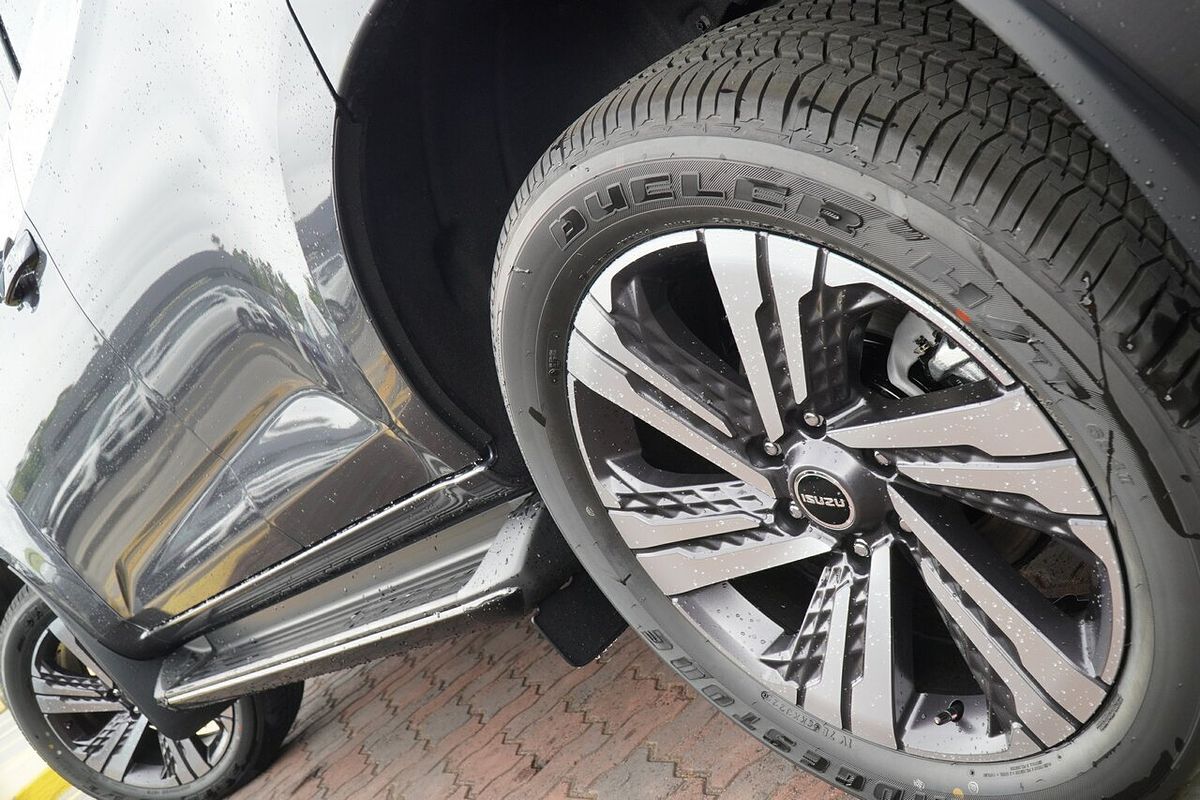 2025 Isuzu MU-X LS-T