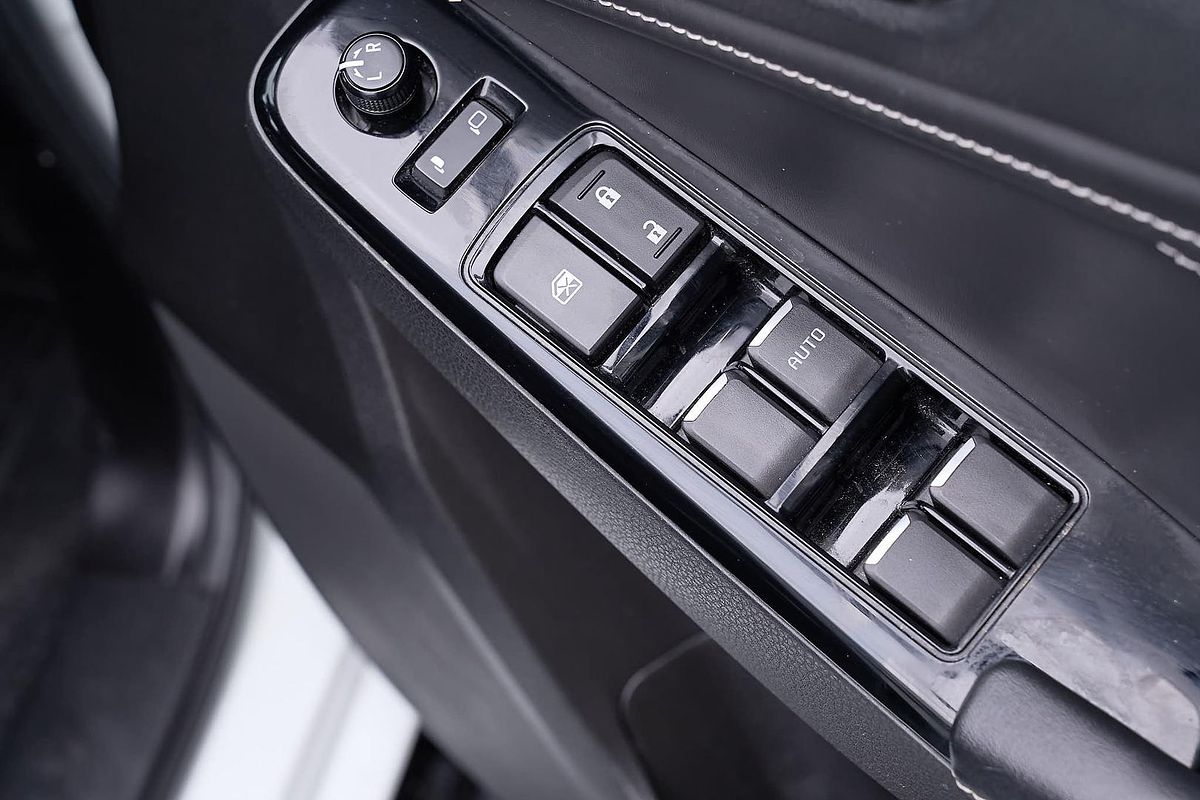 2023 Isuzu MU-X LS-T