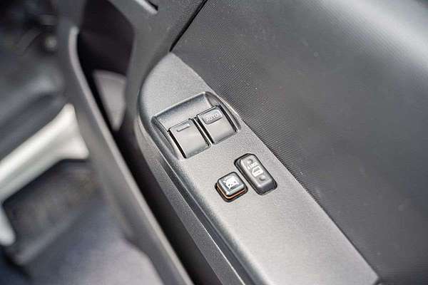 2014 Toyota Hiace Commuter TRH223R ELWB High Roof