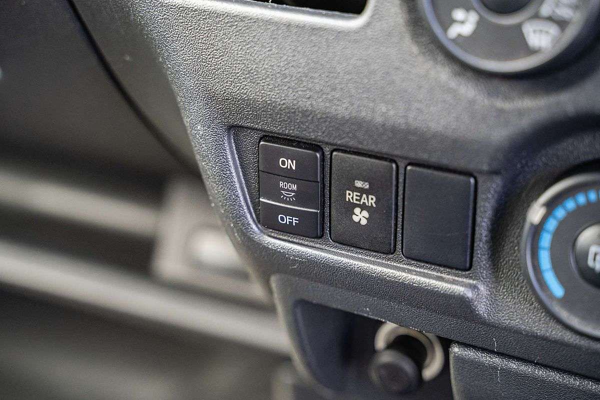 2014 Toyota Hiace Commuter TRH223R ELWB High Roof