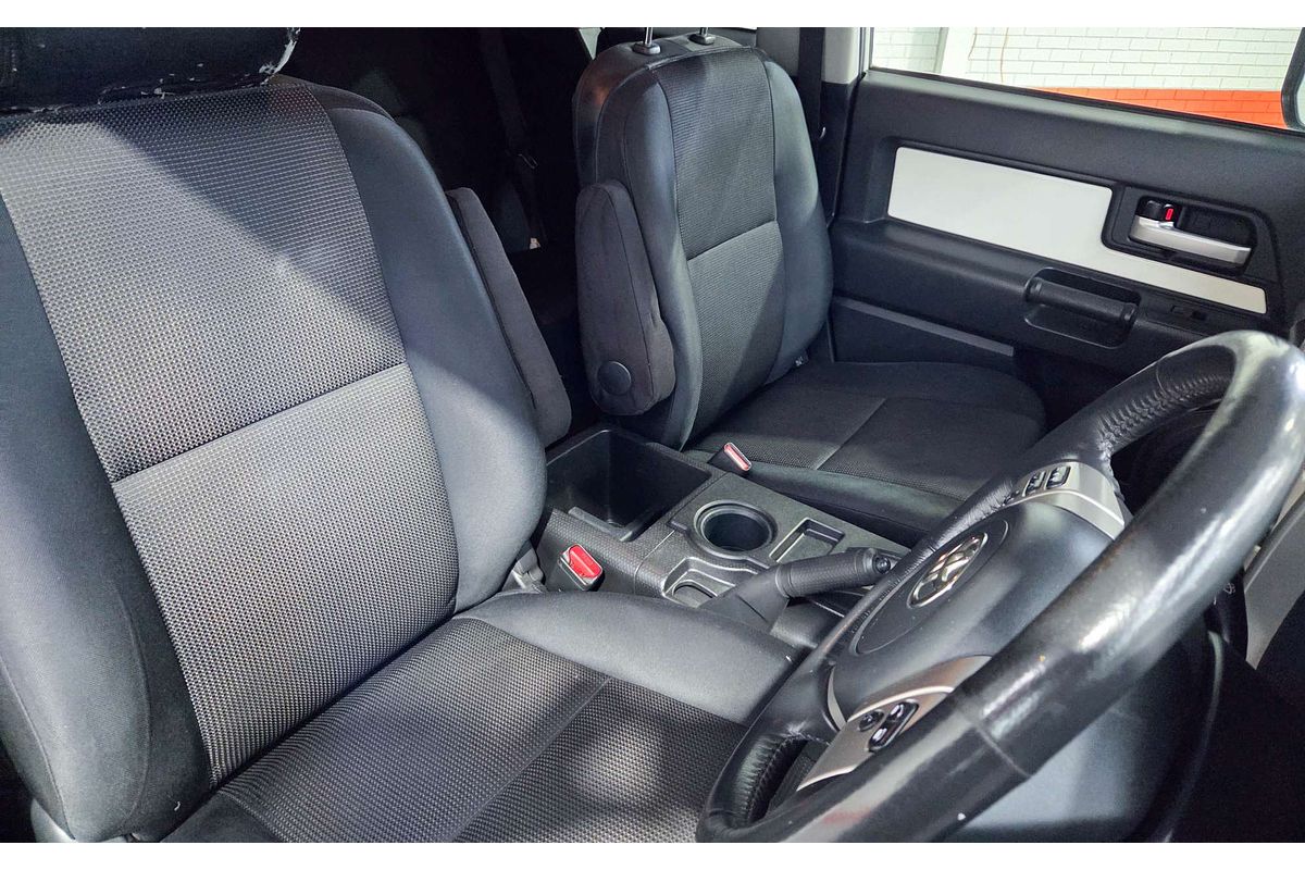 2011 Toyota FJ Cruiser GSJ15R