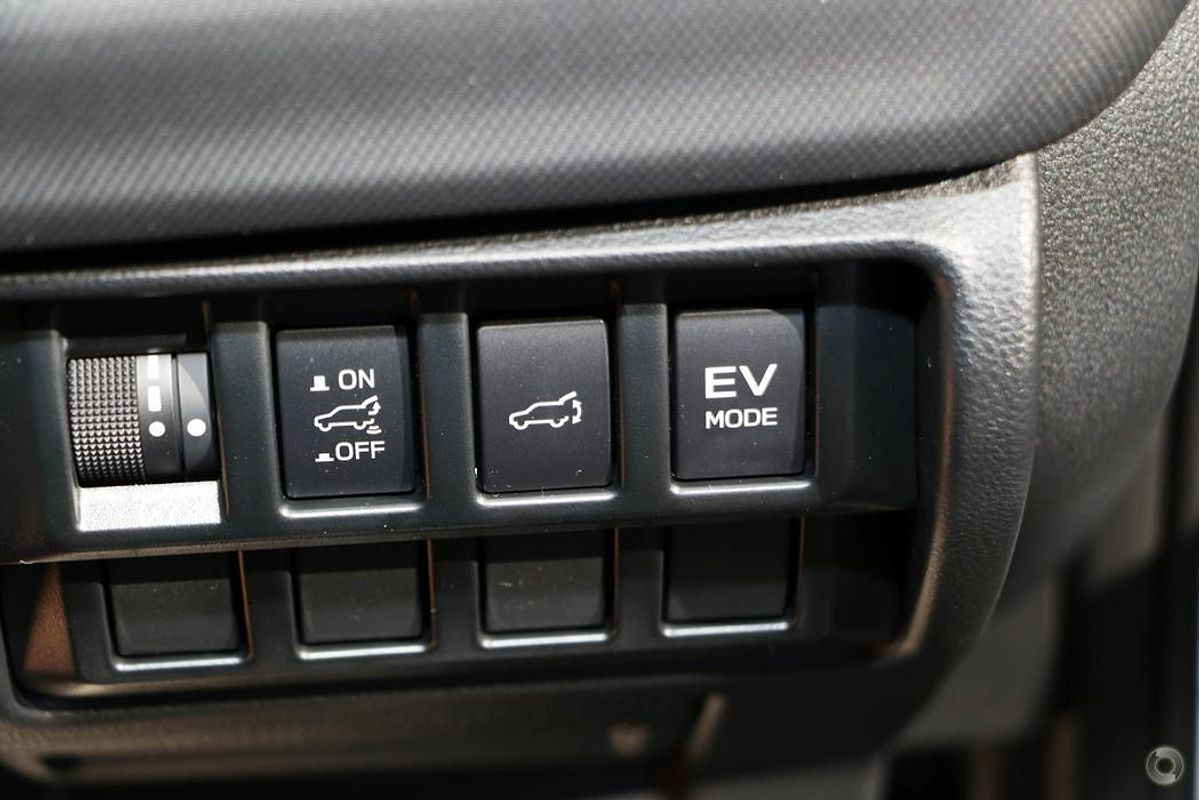 2025 Subaru Forester Hybrid Touring S6