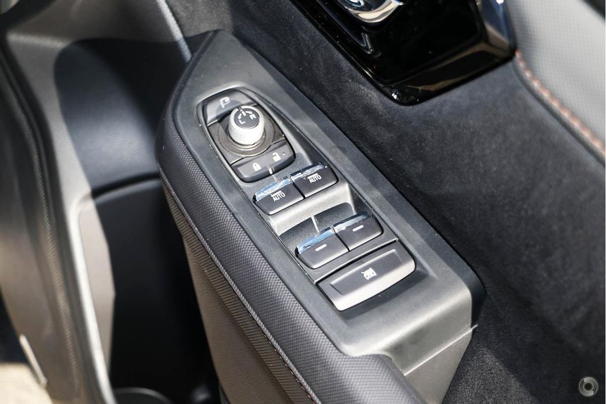 2025 Subaru Forester Hybrid Touring S6