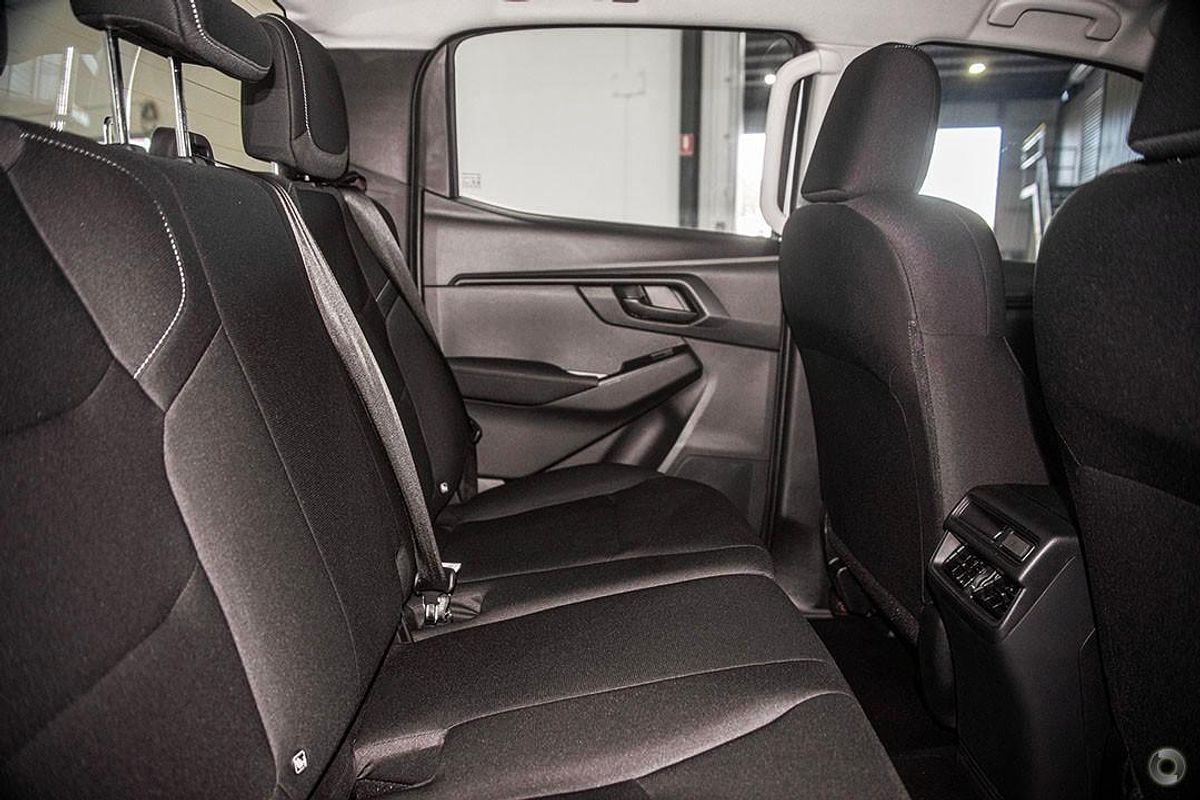 2025 Isuzu D-MAX SX 4X4