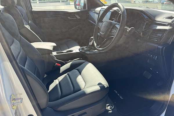 2025 Isuzu D-MAX BLADE 4X4
