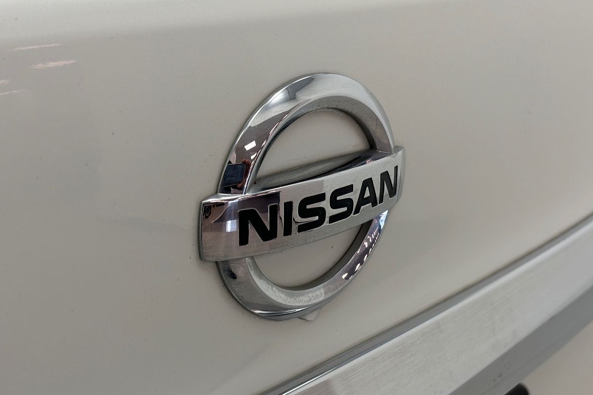 2014 Nissan Pulsar ST B17