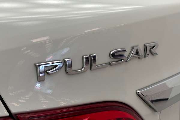 2014 Nissan Pulsar ST B17