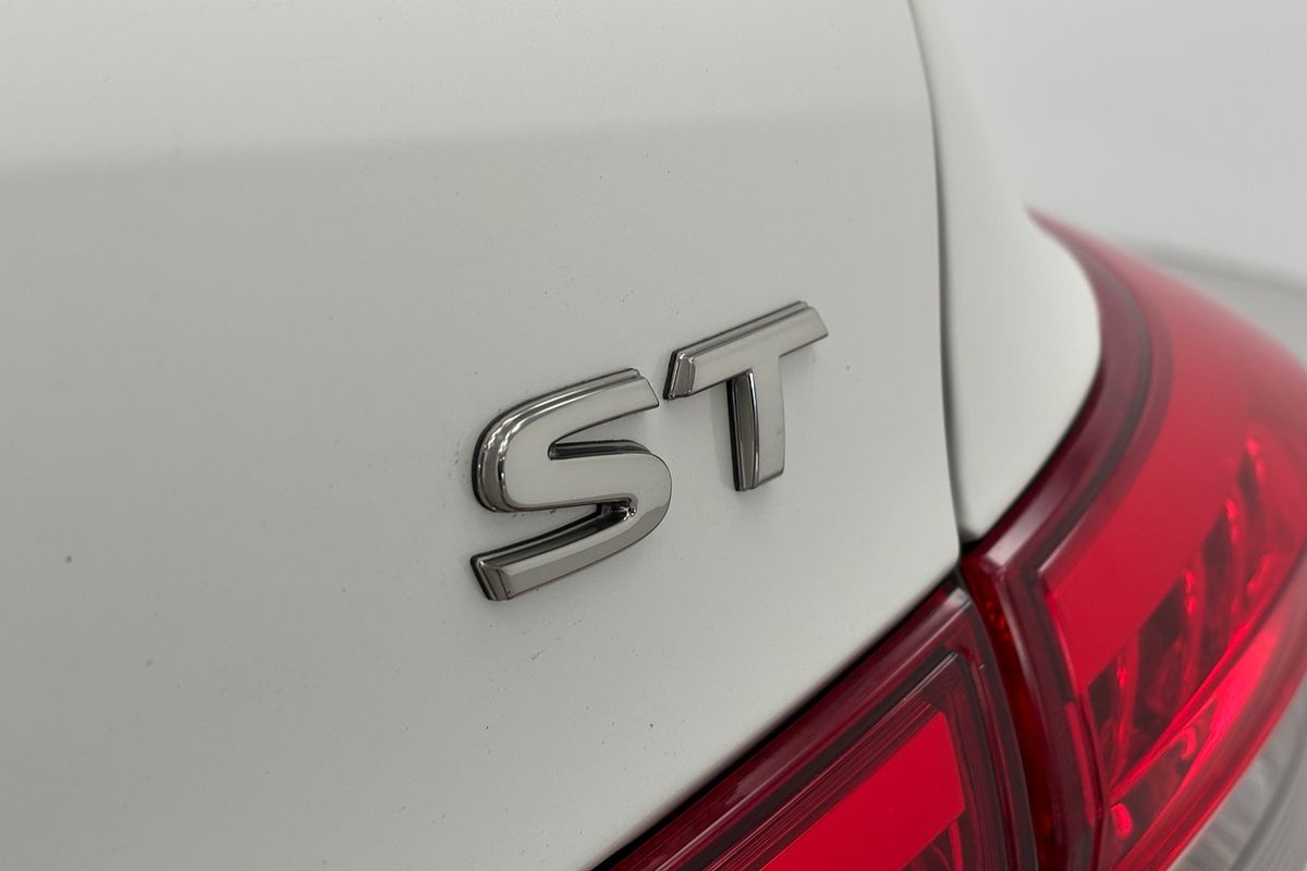 2014 Nissan Pulsar ST B17