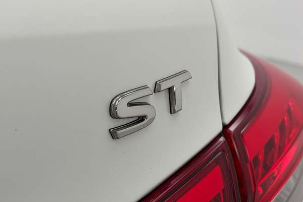 2014 Nissan Pulsar ST B17