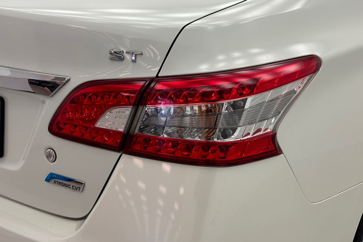 2014 Nissan Pulsar ST B17