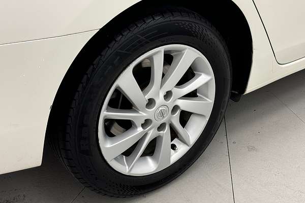 2014 Nissan Pulsar ST B17