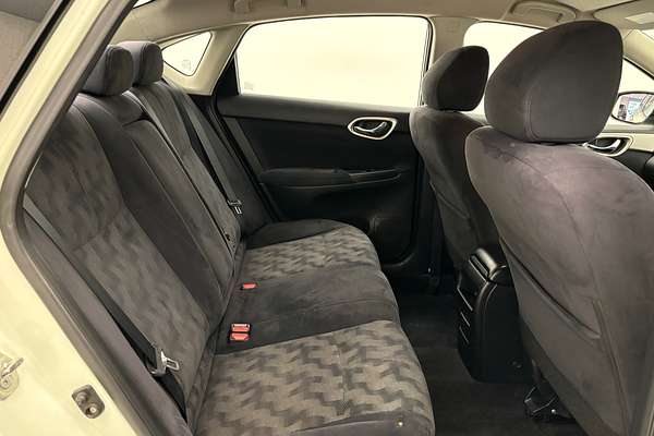 2014 Nissan Pulsar ST B17