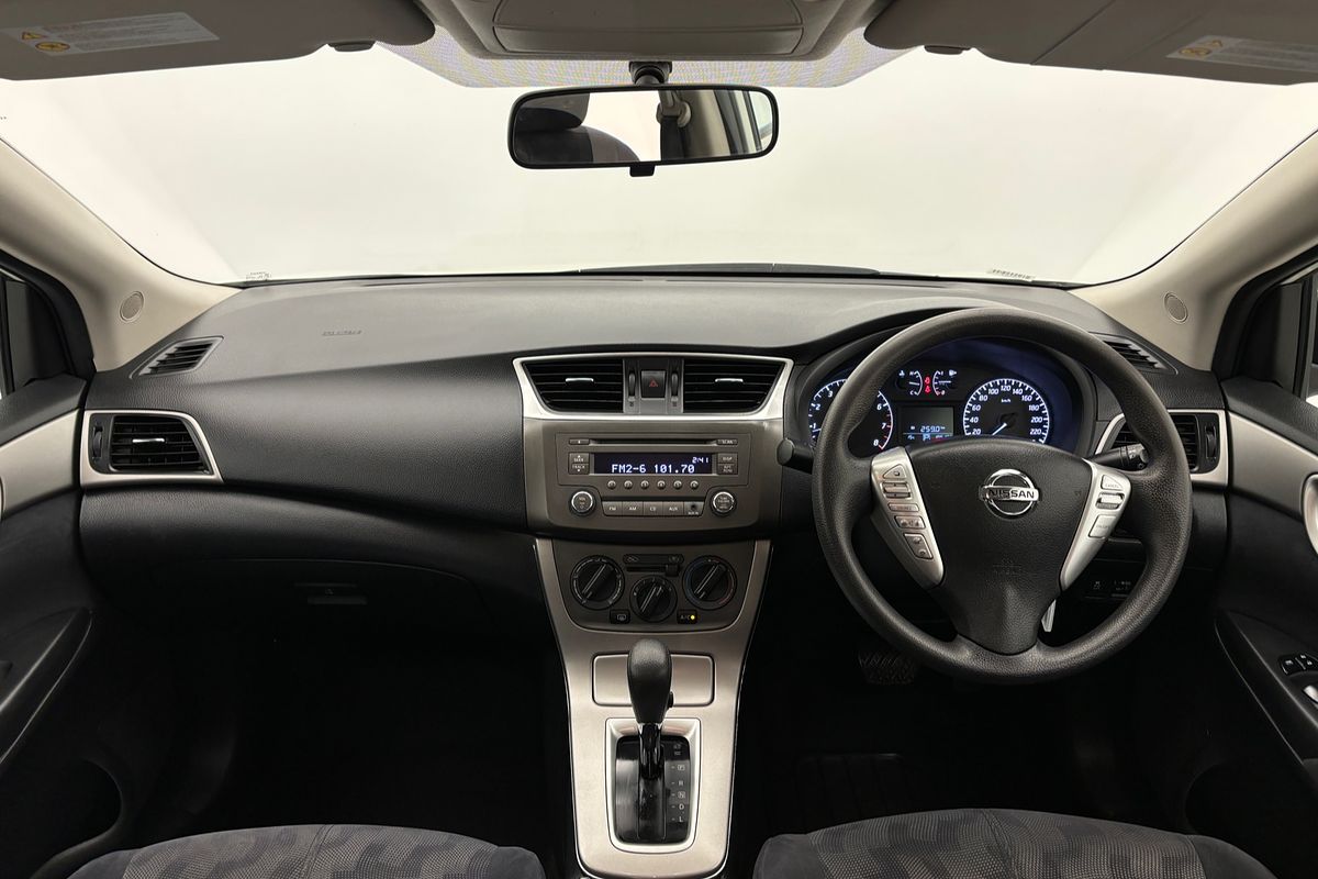 2014 Nissan Pulsar ST B17