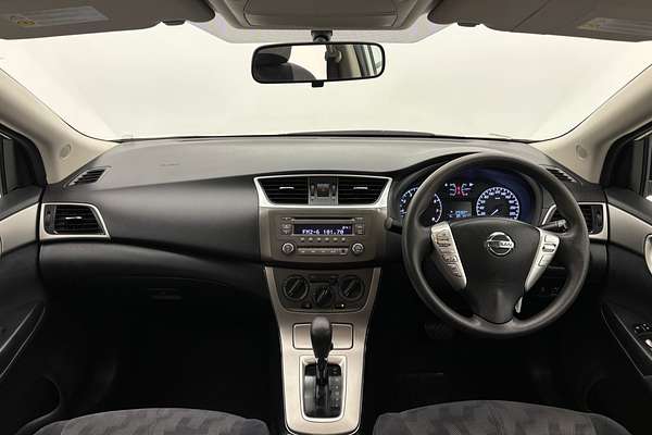 2014 Nissan Pulsar ST B17